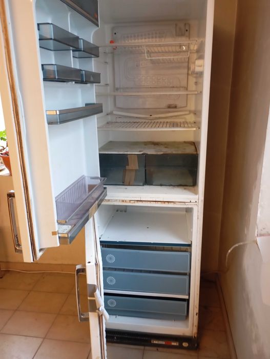 Използван,стар но работещ хладилник Bosch