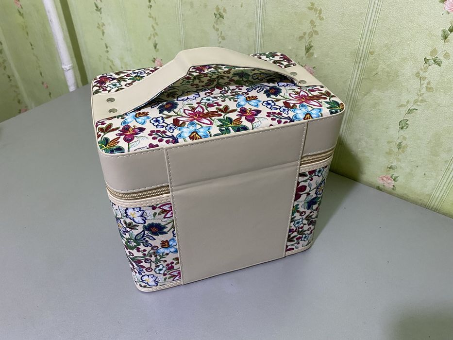 Продам шкатулку-сундучок-косметичку
