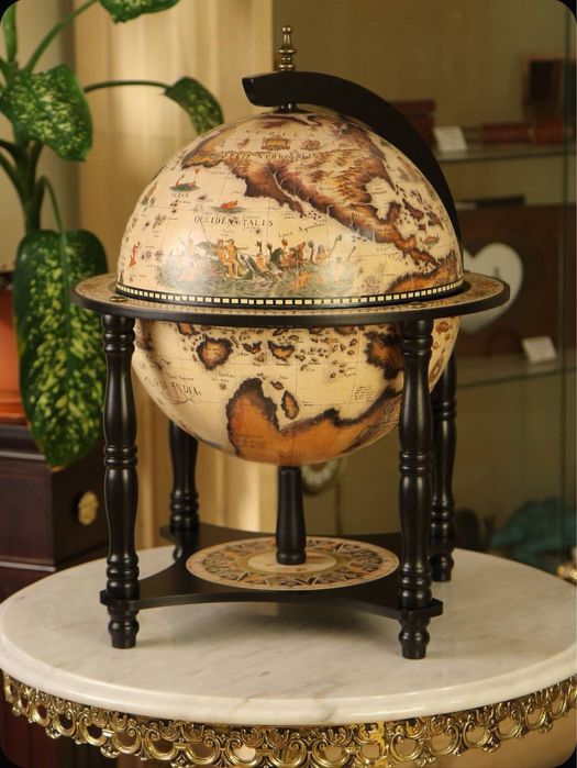 Глобус-бар настольный.