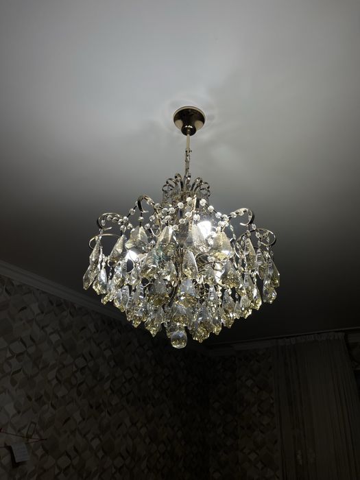 люстра золотая красивая