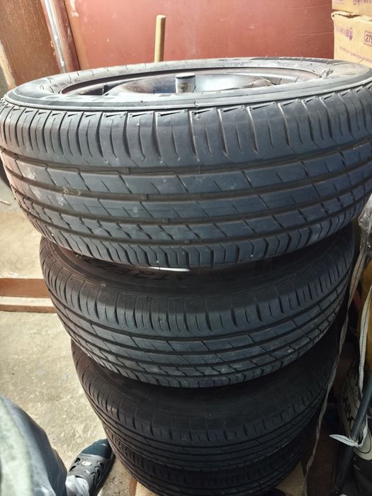 Anvelope Vara R16 215/60 + jante de tabla in stare impecabila