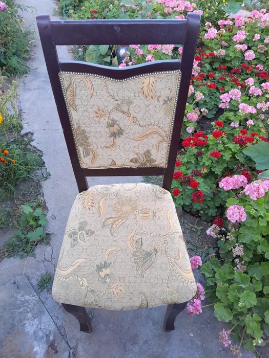 Продам 7 стульев