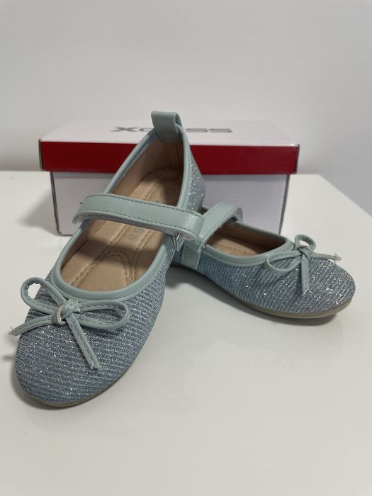 Блестящи детски обувки