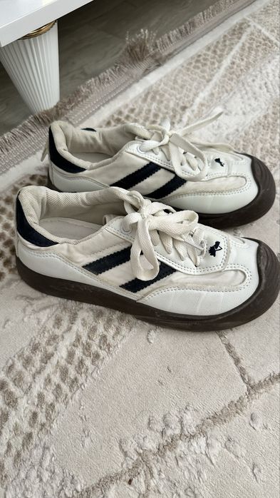 Womens sneakers and running shoes