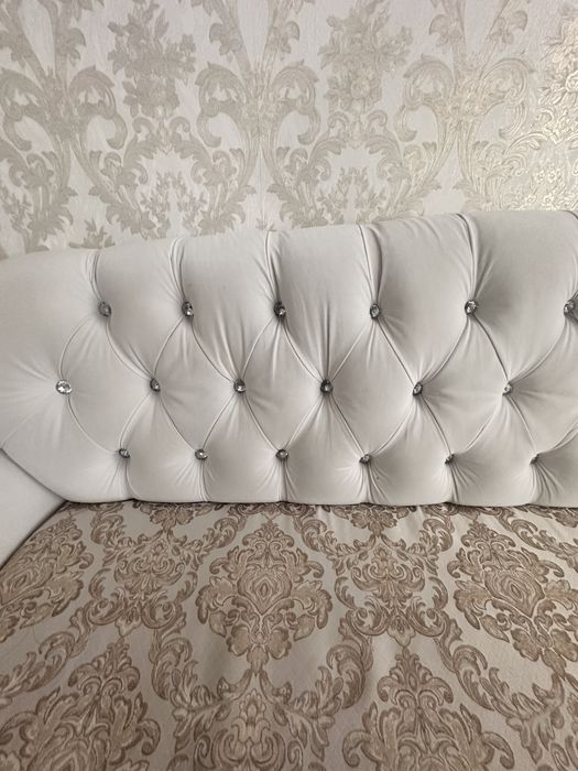 Диван продается.