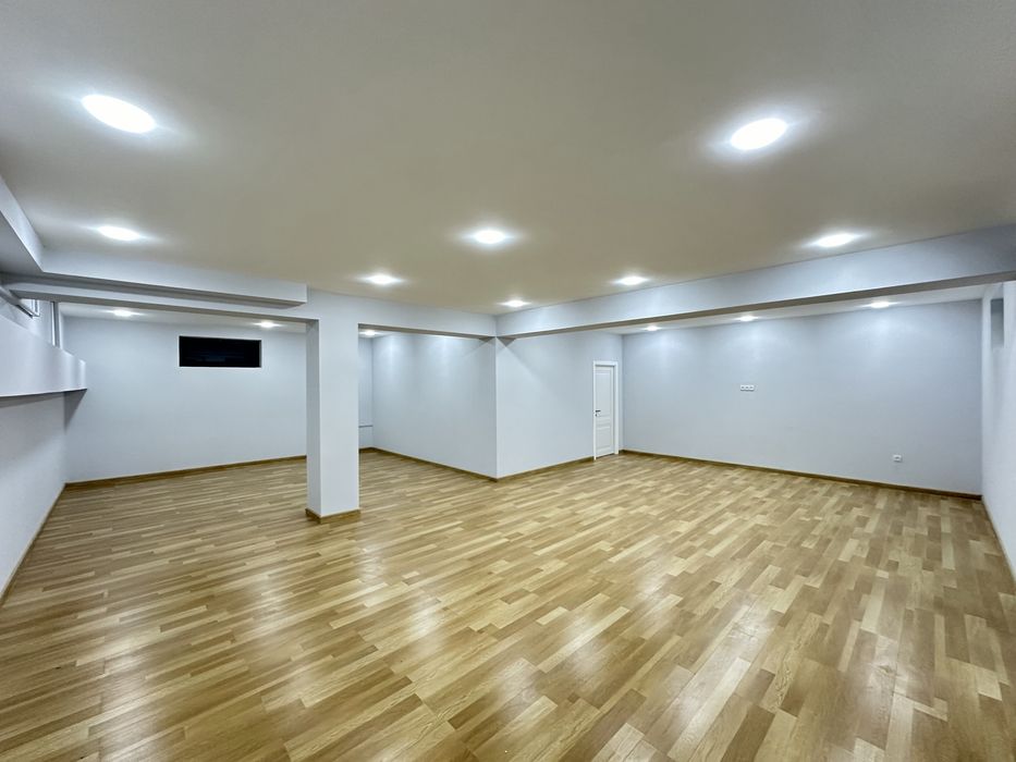 Сергелида машина бозорни рупарасида янги уй сотилади. 2сотих, 6 хона