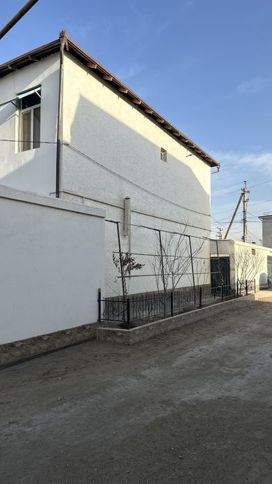 Урганч туманида икки қаватли уй сотилади.