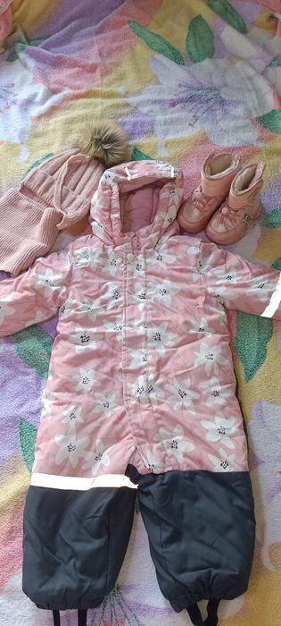 Продам комбез,сапожки и шапочку