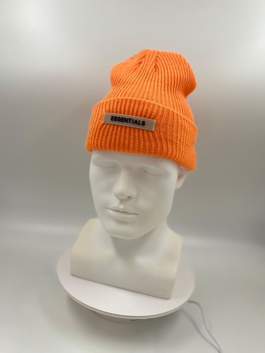 Шапки новые есеншл