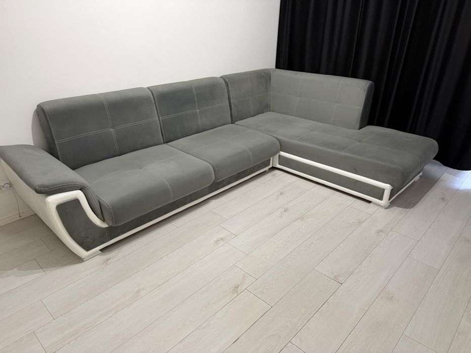 Vand coltar imitatie alcantara si piele alba