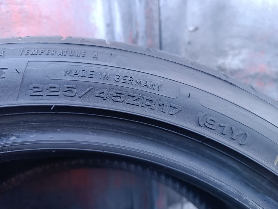 225/45/17 Dunlop