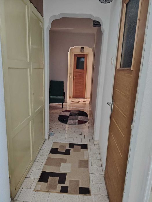Închiriez apartament 3 camere