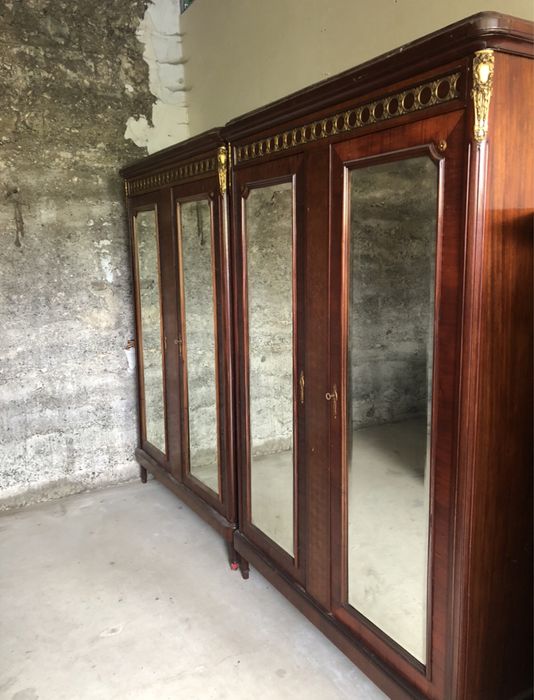 Dulapuri vechi de colecție