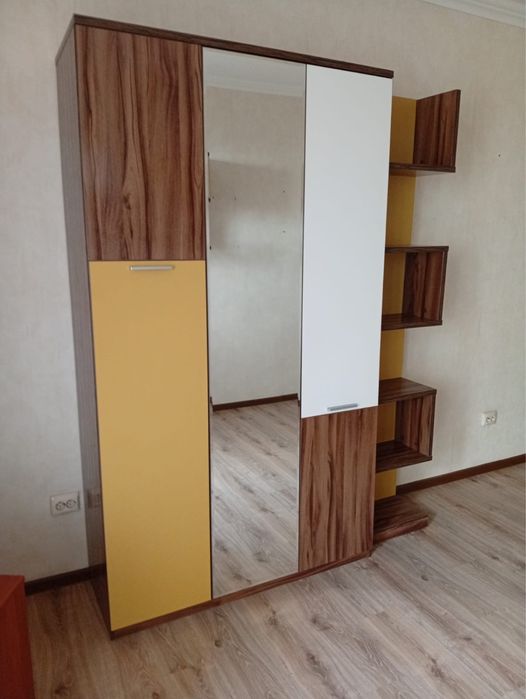 Продам шкаф в детскую