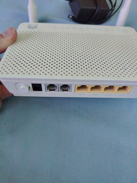Huawei EchoLife HG828245H5 - със зарядно