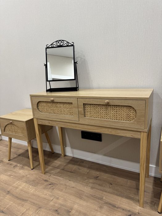 Туалетный столик, тумбы