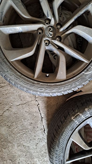 Продам шины 255/45/20