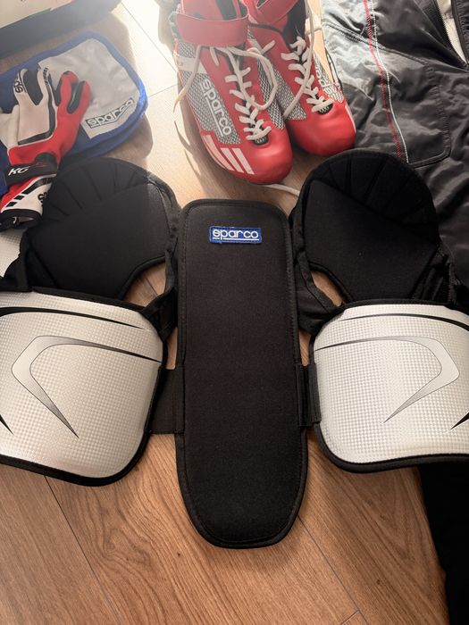 Echipament complet karting Sparco junior – costum, ghete, mănuși, protecții