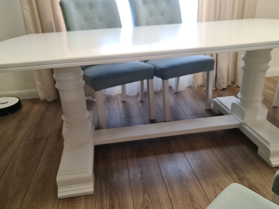 Vând  scaune din lemn masiv