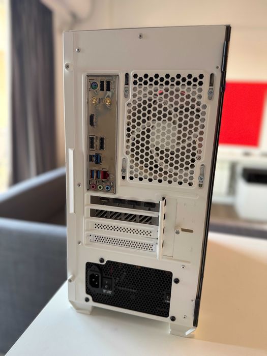 PC gaming cu RTX 4060 Ti si 64GB RAM