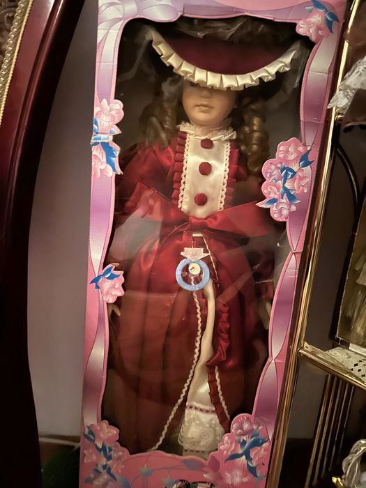 Куклы фарфоровые(коллекционные)