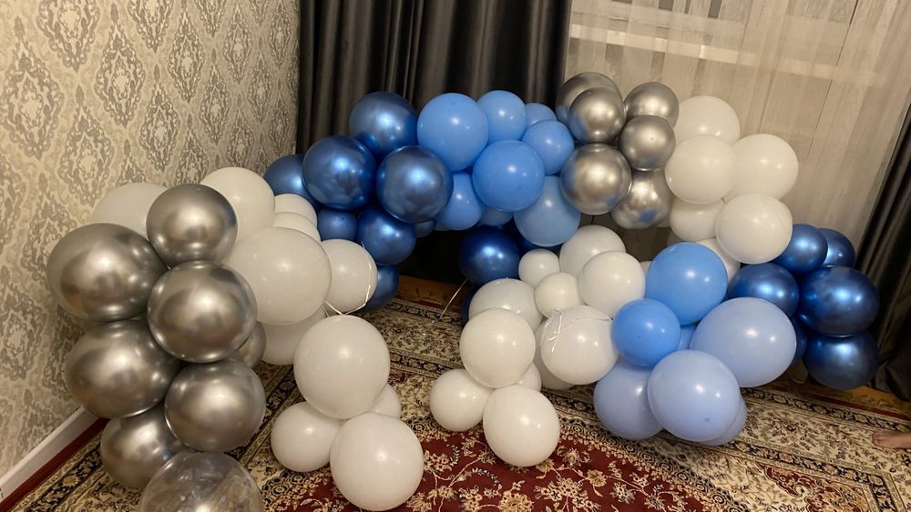 Фотозонанын жанындагы шарлар бар