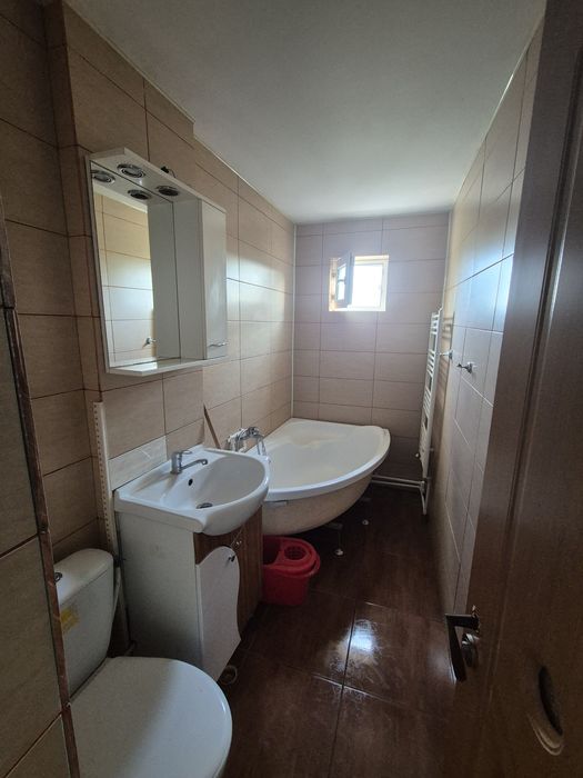 Închiriez apartament 2 camere în Târgoviște M11 et 4/4