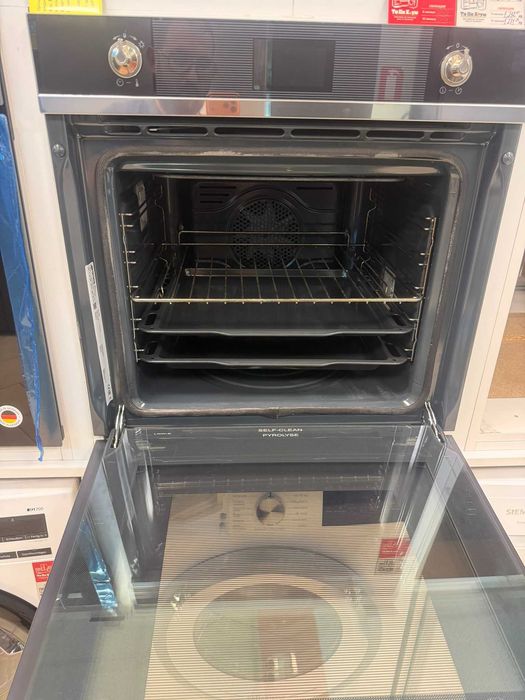 Многофункционална фурна SMEG "Linea" с пиролитичен отвор и плавно затваряне на вратата, черна, енергиен клас A+