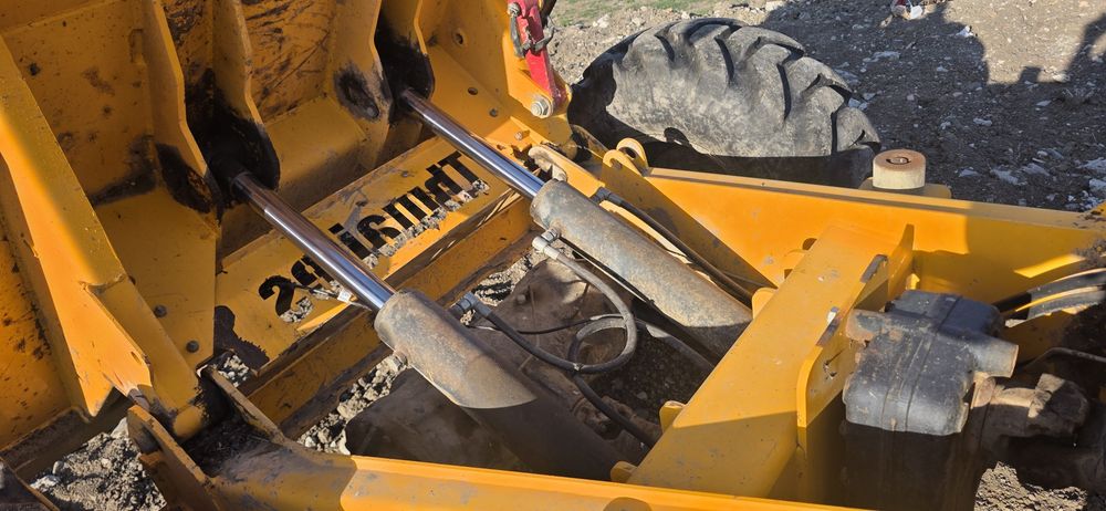 DUMPER thwaites 5 tone an 2002 .