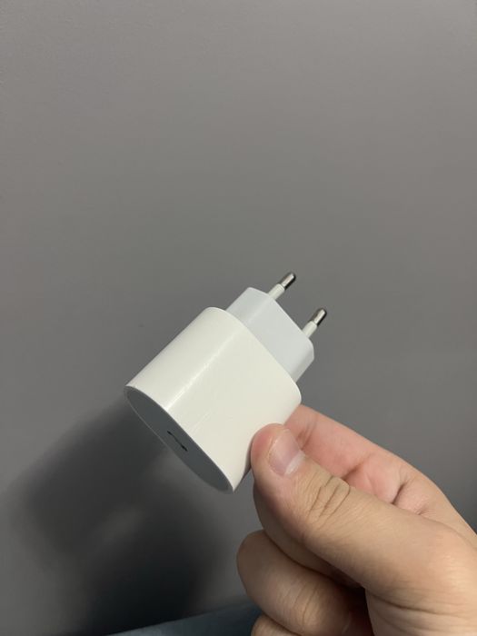 Продам адаптер на айфон оригинал