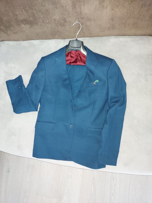 Costum bărbați de vanzare