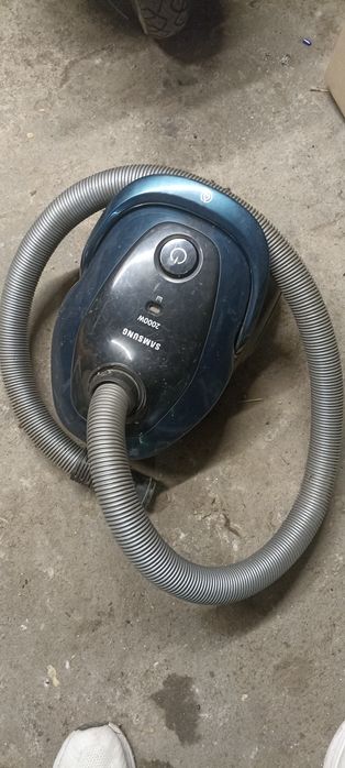 Пылесос Samsung.