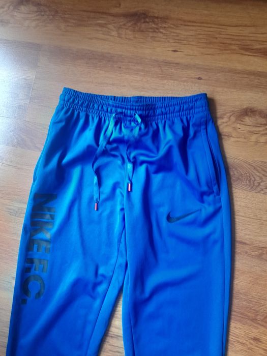 Nike dri fit мъжко долнище S размер.