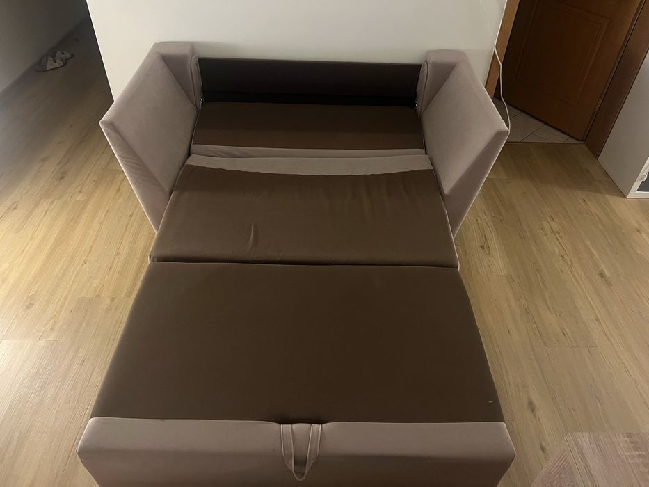 Двуместен разтегателен диван