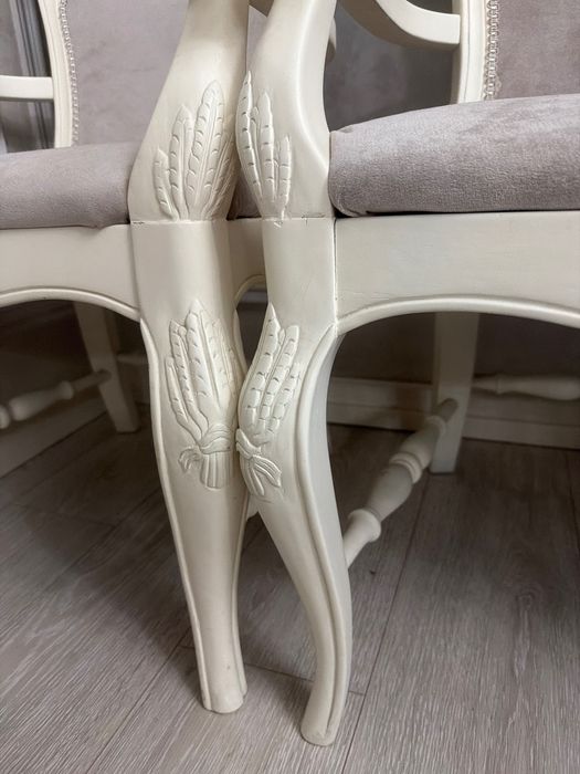 Продам 4 очень красивых деревянных стула