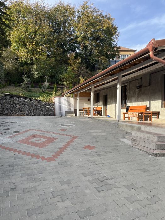 Casă de vânzare 832 mp