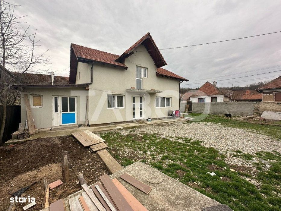 Casa 5 camere de vanzare 200 mp utili 1040 mp teren sat Persani