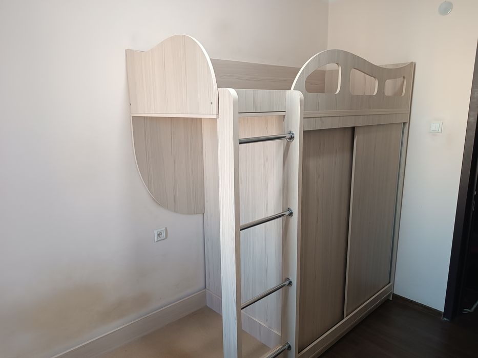 Bolalar xonasi uchun 2 qavatli kravat