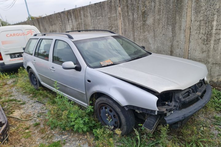 Aripa fata stanga Volkswagen VW Golf a 4-a generatie