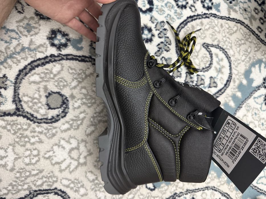 Продается ботинки