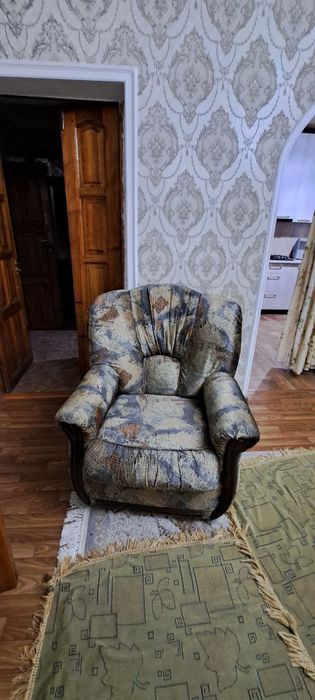 Диван с двумя креслами