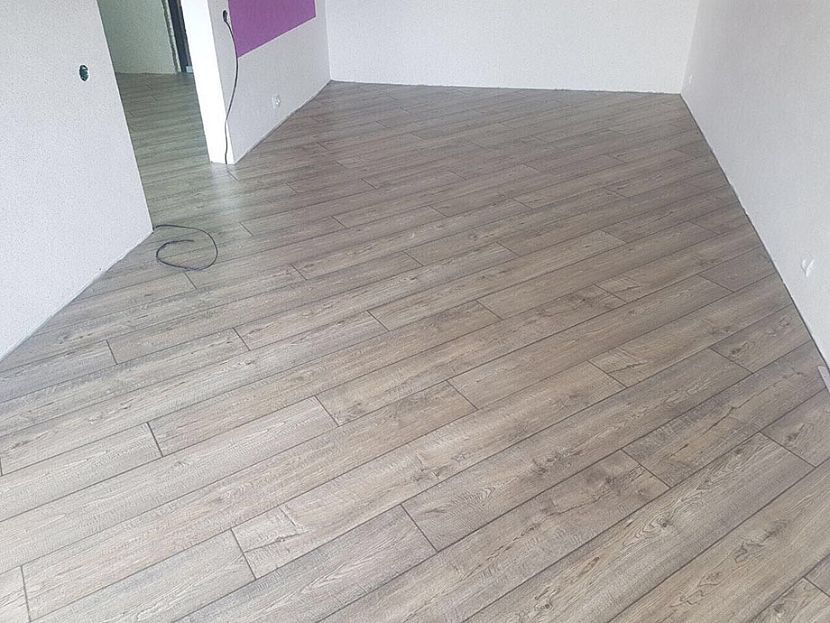 Укладка ламината,ленолиум ,обои