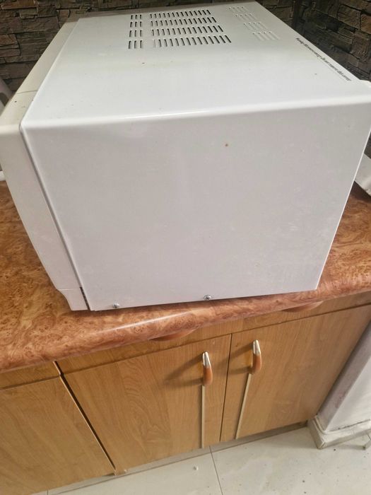 Продава се микровълнова фурна