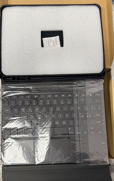 Husa iPad Air/Pro 11' M2/M3 cu tastatura si touchpad