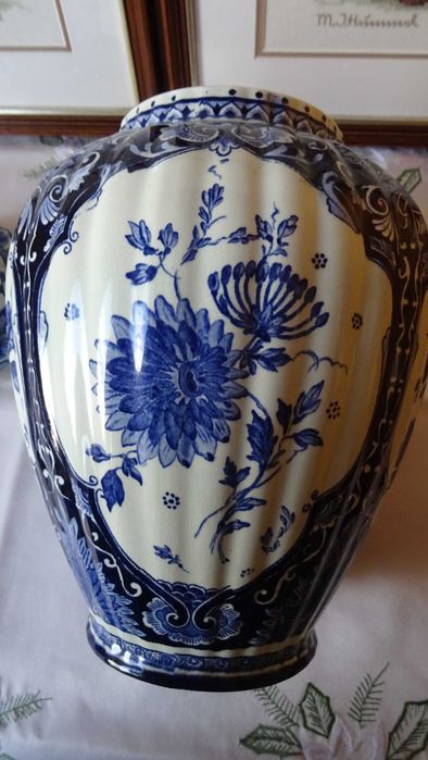 Ваза голяма с капак- Маастрихт Делфт Кралски сфинкс
