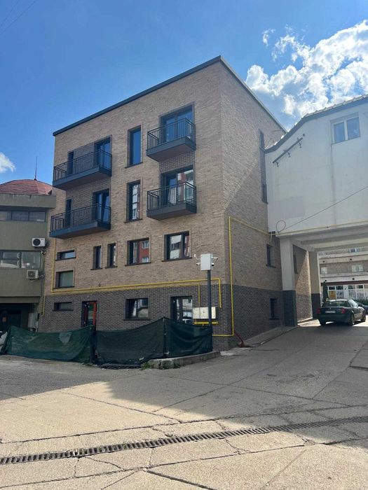 Spatiu comercial - birou, cabinet medical, 70 mp / 50mp sau apartament central Radauti