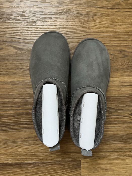 Ugg mini piele intoarsa