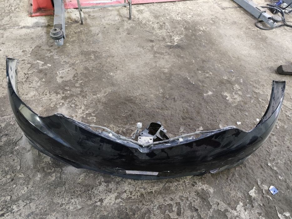 Бампер Тайота Естима