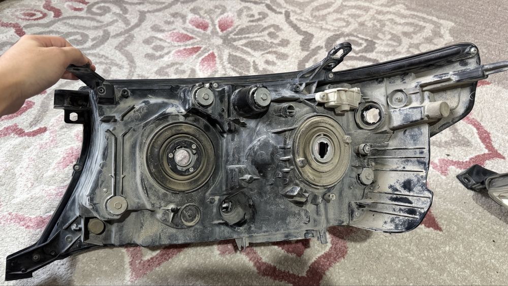 Передние фары Land Cruiser 200