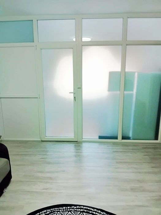 Ofer spre inchiriere garsoniera simpla